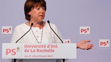 Les socialistes préfèrent la politique à la polémique, "les résultats plutôt que le pugilat" en matière de sécurité, a dit dimanche Martine Aubry en clôture de l'université d'été de La Rochelle. /Photo prise le 29 août 2010/REUTERS/Stéphane Mahé