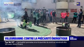 Crsise énergétique: des locataires brûlent leurs factures de chauffage à Villeurbanne