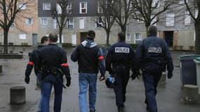 Des policiers en patrouille 