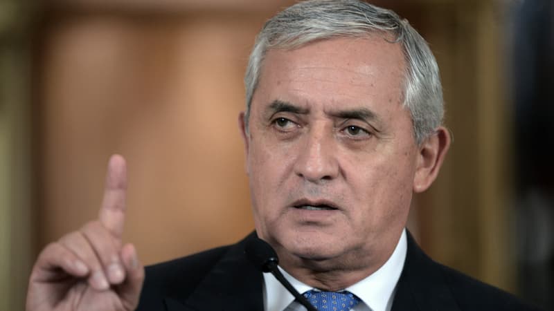 Otto Perez  parlant en conférence de presse