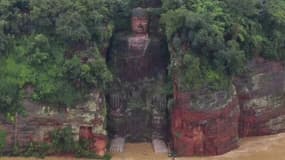 Inondations en Chine: le Grand Bouddha de Leshan a les pieds dans l'eau