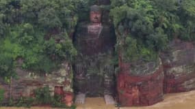 Inondations en Chine: le Grand Bouddha de Leshan a les pieds dans l'eau