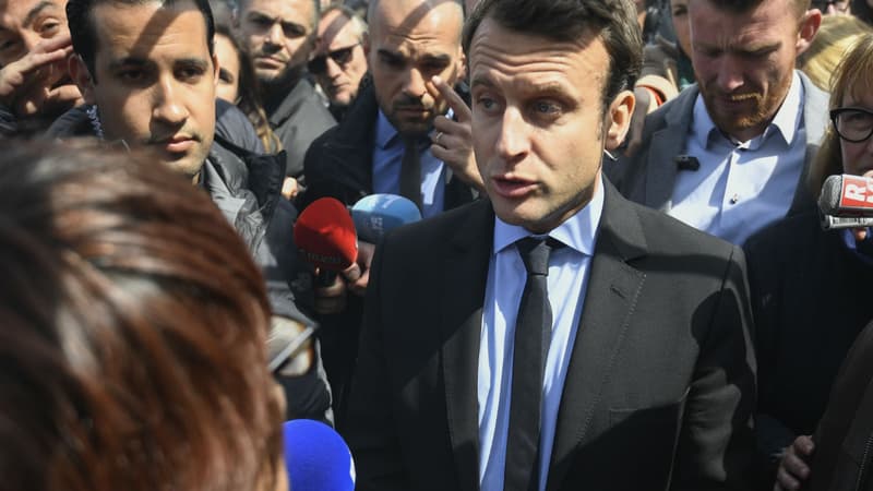 Emmanuel Macron en campagne à l'usine Whirlpool d'Amiens, entre les deux tours du scrutin présidentiel, le 26 avril 2017.