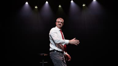 L'ex-candidat à la présidentielle Jean Lassalle au théâtre de la Tour Eiffel pour son one man show, le 8 octobre 2025