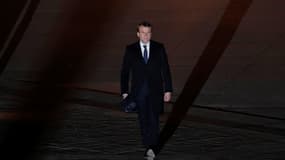 Fort de sa victoire au second tour de l'élection présidentielle, Emmanuel Macron a cherché d'emblée à enfiler le costume présidentiel.