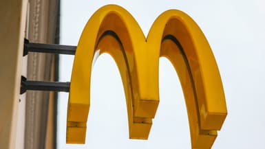 Le logo McDonald's sur la devanture d'un restaurant. (Photo d'illustration)