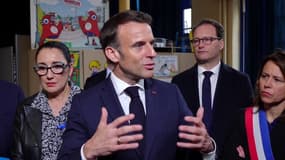 Emmanuel Macron en visite dans une école parisienne le 5 avril 2024