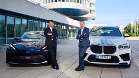Koji Sato, président et membre du conseil d'administration de Toyota, et Oliver Zipse, président du directoire de BMW AG.