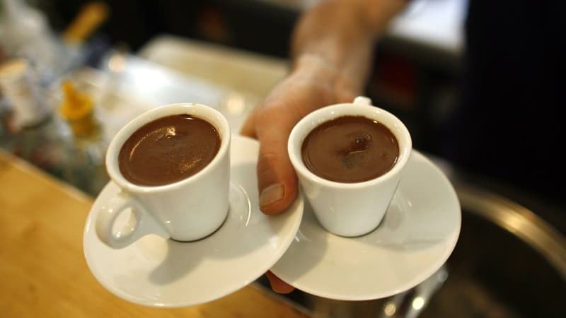 En 10 ans, les Français ont "gagné" 22 cafés par mois...
