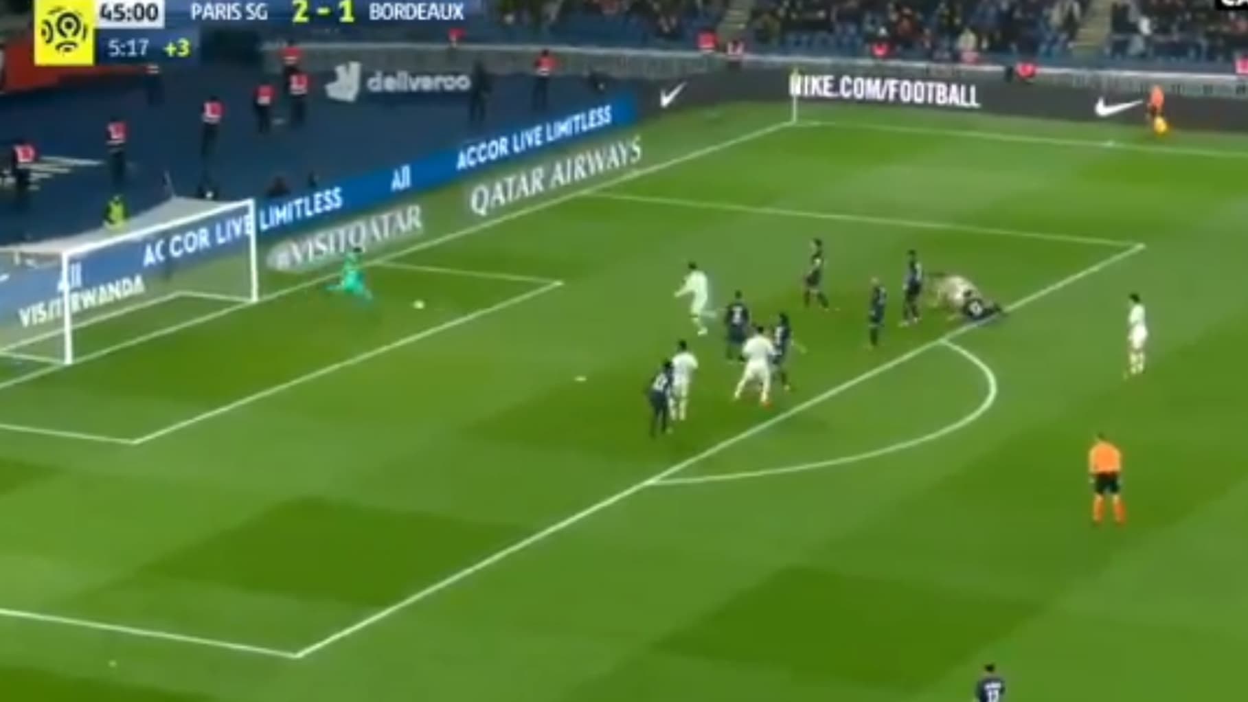 Sergio Rico rate son dégagement Sergio Rico rate son dégagement