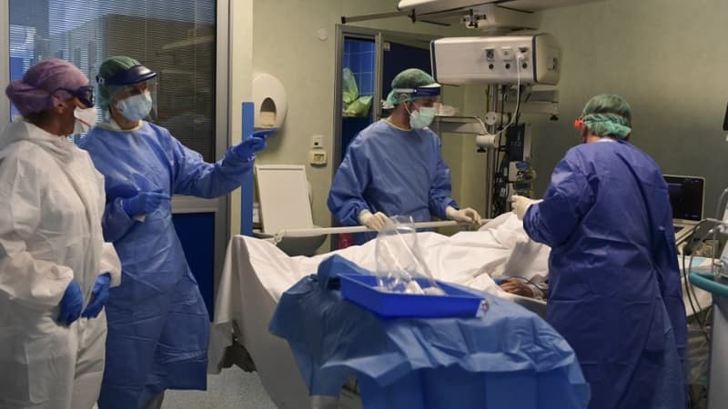 Une équipe médicale à l'hôpital de Bologne le 15 avril 2020.