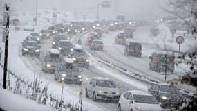 En Savoie, près de 15.000 véhicules sont bloqués par la neige ce samedi. Un plan d'hébergement d'urgence a, à ce titre, été activé.