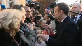 "L’histoire de la Corse est dans la République", déclare Macron en allant à la mairie d'Ajaccio