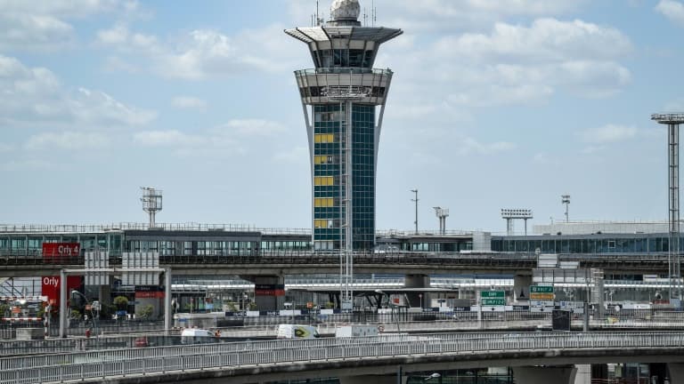 20% DES VOLS PRÉVUS À L'AÉROPORT D'ORLY ANNULÉS CE VENDREDI SOIR EN RAISON DES VIOLENTS ORAGES