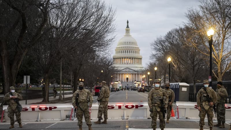 Des militaires en faction devant le Capitole, à Washington, le 17 janvier 2021.