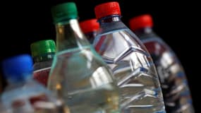 Des bouteilles d'eau photographiées à Paris le 24 mars 2013