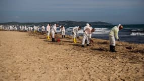 Une centaine de personnes étaient à pied d'oeuvre sur la plage de Pampelonne.