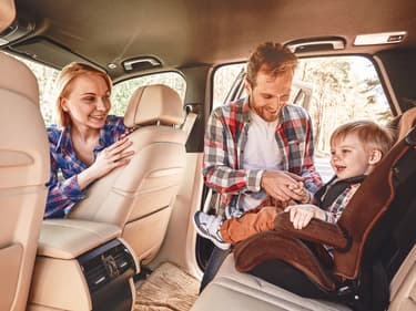 Famille sur le départ de leur vacances