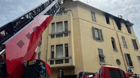 Des pompiers en intervention lors d'un incendie rue Georges Doublet à Nice le 29 juin 2023