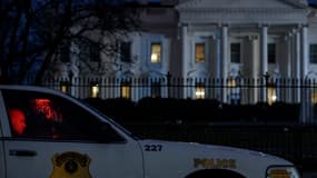 Un membre du "Secret service" patiente devant la Maison Blanche, sur Pennsylvania avenue, le 26 janvier 2015. Ce même jour, un drone a franchi l'enceinte du siège de la présidence américaine.