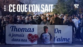 Des personnes défilent derrière une banderole "Thomas, dans nos cœurs à jamais, on t'aime" à Romans-sur-Isere, dans le sud-est de la France, le 22 novembre 2023.