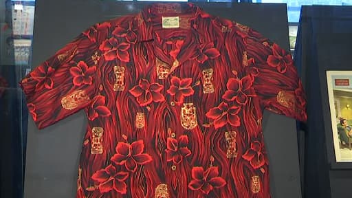 Une chemise hawaïenne, présentée à l'exposition du musée du Quai Branly.