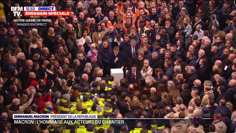 Vous avez transformé le charbon en art: Emmanuel Macron salue le travail des ouvriers de Notre-Dame