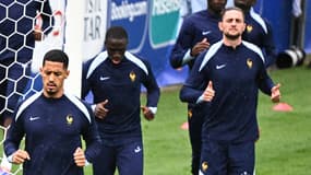 William Saliba et Adrien Rabiot à l'entraînement avec les Bleus, le 16 juin 2024.