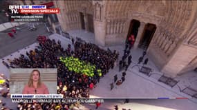 Notre-Dame: une partie des acteurs de la reconstruction rentrent à l'intérieur de la cathédrale, sous les applaudissements