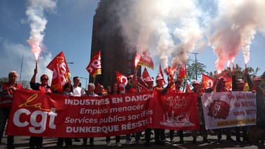Des manifestants, dont de nombreux salariés d'ArcelorMittal, lors du défilé du 1er-Mai 2025 à Dunkerque (Nord).