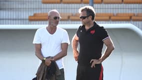 Fabien Barthez et Fabien Galthié lors de la visite de l'ancien gardien de l'Équipe de France de football au camp d'entraînement du XV de France pendant la Coupe du monde de rugby