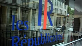 Le logo du parti "Les Républicains" au siège le 31 mai 2015 à Paris