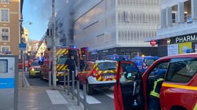 Les sapeurs-pompiers ont été alertés pour un feu d’appartement au 3 rue Alfred Binet à Nice.