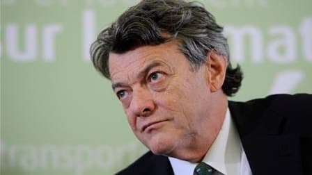 Le ministre sortant de l'Ecologie Jean-Louis Borloo a annoncé qu'il ne ferait pas partie du nouveau gouvernement. "Je préfère, en effet, retrouver ma liberté de proposition et de parole au service de mes valeurs, qui ne sont pas de circonstances, au premi
