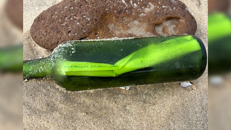 Une Américaine jette une bouteille dans l'océan pour son père mort, la lettre retrouvée en Gironde à 6.000 km