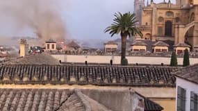 L'incendie en cours à la mosquée-cathédrale de Cordoue, le 8 août 2025. 