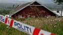 Cordon de police sur la propriété, près de Rena, à 150 km au nord d'Oslo, d'Anders Behring Breivik, inculpé pour la tuerie d'Utoya et l'attentat d'Oslo. Le dernier bilan fait état de 92 morts et les enquêteurs cherchent à établir s'il y avait un ou plusie
