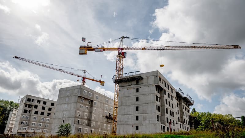 Pour la première fois depuis neuf mois, le nombre de permis de construire accordés pour des logements neufs est repassé dans le vert au deuxième trimestre, selon les derniers chiffres publiés mardi 28 juillet par le ministère du Logement.
