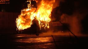 Un millier de voitures ont brûlé le soir du Nouvel an.