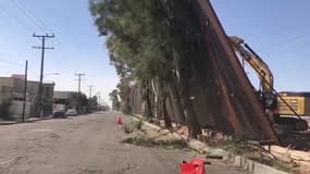 Un pan du mur de Donald Trump s'affaisse à cause de vents violents à la frontière californienne