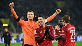 Manuel Neuer et Robert Lewandowski célèbrent la victoire du Bayern contre Dortmund
