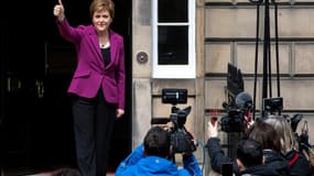 La Première ministre écossaise et cheffe de file du SNP, Nicola Sturgeon, le 9 mai 2021 à Edimbourg, après la victoire de son parti aux élections locales