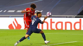 Coman ferme les yeux, par peur du ballon