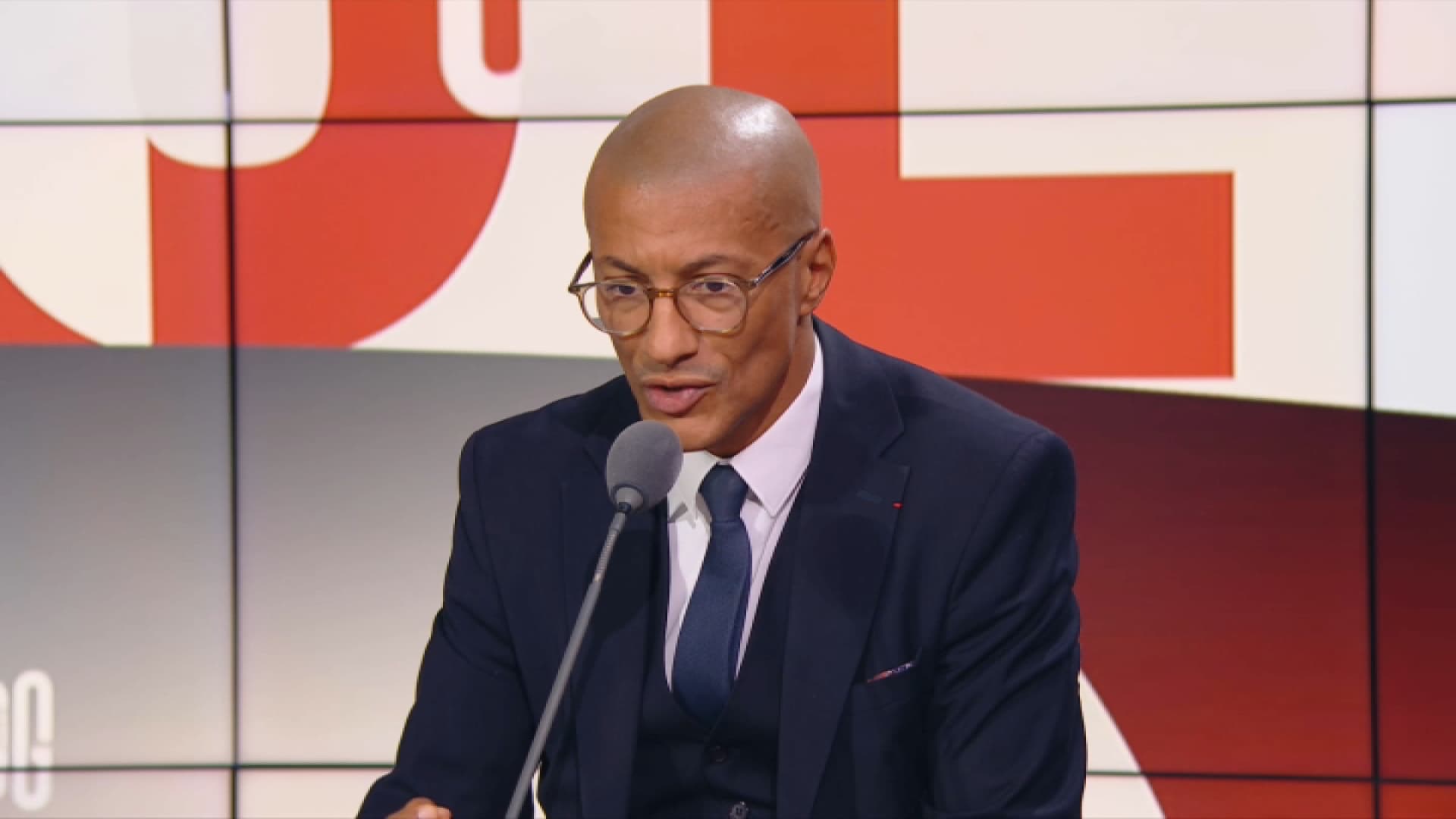 DRAPEAU PALESTINIEN: FAURE "PLUS MÉLENCHONISTE QUE MÉLENCHON", TACLE KARIM BOUAMRANE