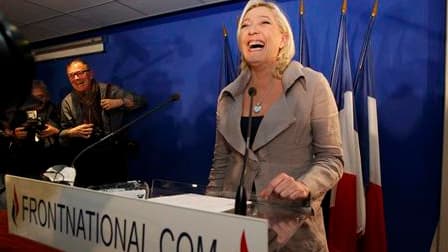 S'il n'a placé que deux élus dans les conseils généraux à l'issue des cantonales, le Front national a confirmé sa percée et sa présidente, Marine Le Pen, espère en profiter pour franchir, aux législatives de 2012, l'obstacle d'un scrutin majoritaire à deu