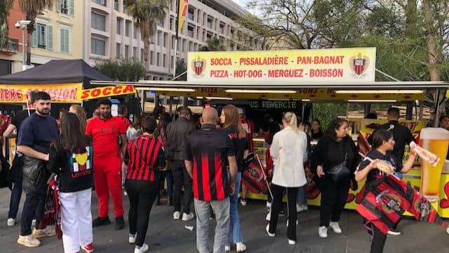 Les stands dans la fan zone de Nice, le 7 mai 2022