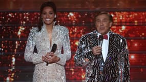 Jean-Pierre Foucault et Cindy Fabre animent la cérémonie Miss France 2025 le 14 décembre 2024 au Futuroscope de Poitiers. 