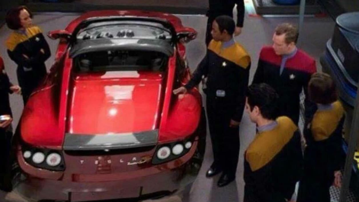 Le Roadster intercepté par les personnages de la série Star Trek, ou un des nombreux détournements que l'on peut trouver sur le net.