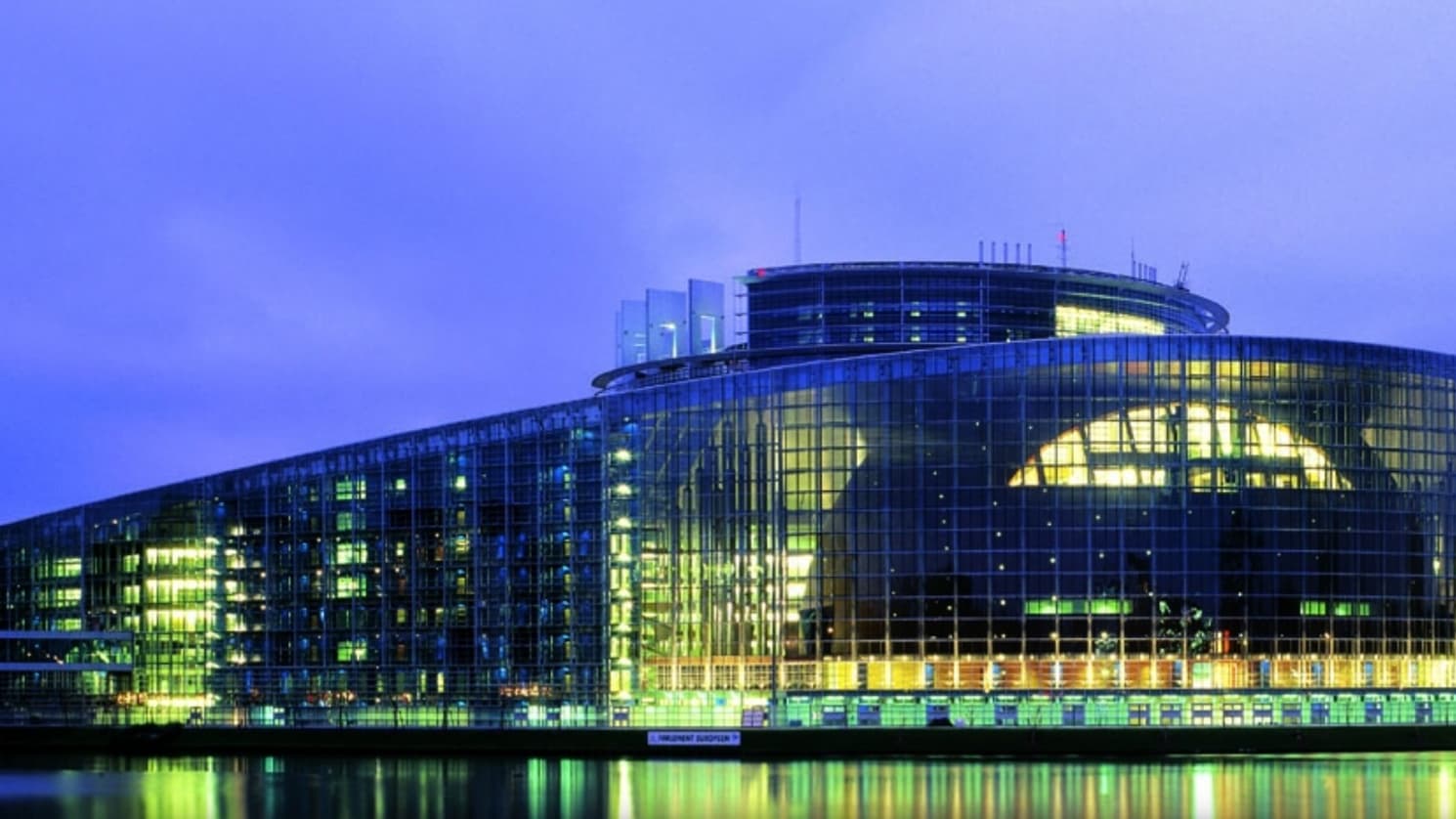 Le Parlement Européen de Strasbourg Le Parlement Européen de Strasbourg