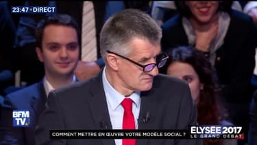 "Vous avez ruiné le pays", lance Hamon à Fillon pour défendre les fonctionnaires